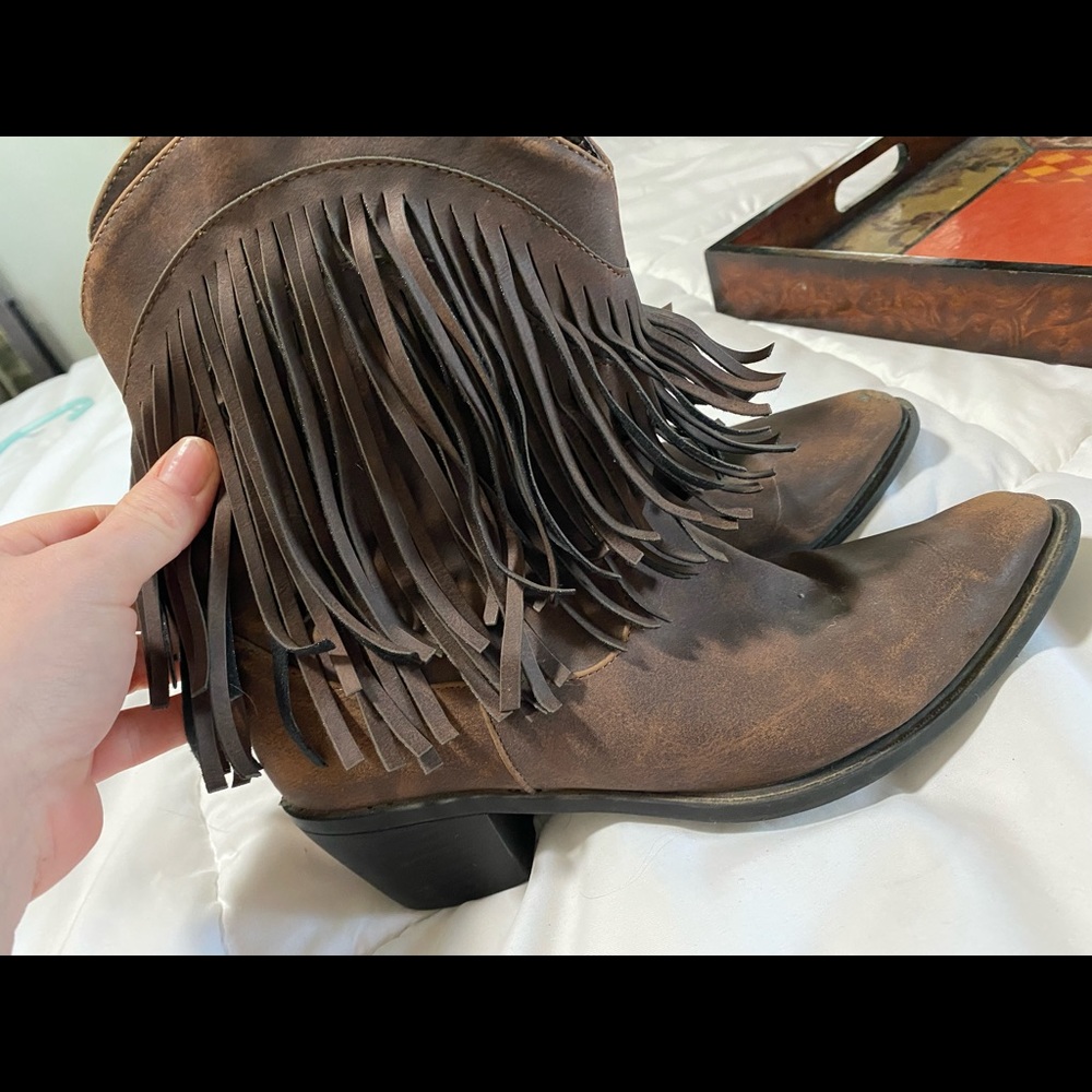 Roper fringed women’s booties